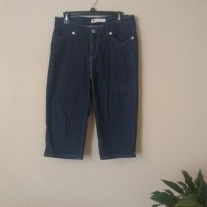 Levi's dark wash jean capris